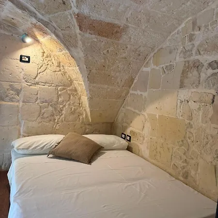 Maison Ancient Stone